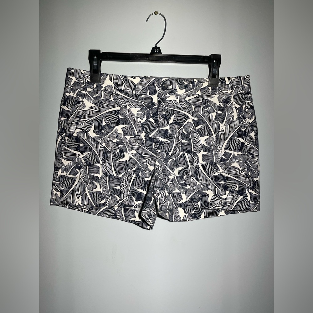 Banana Republic Black and White Hampton Fit Shorts